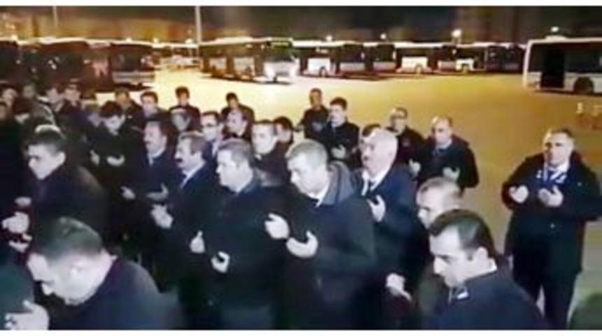 İzmir&rsquo;de Otob&uuml;s Şof&ouml;rleri, Mehmet&ccedil;iğe Dua Edip Mesaiye Başlıyor