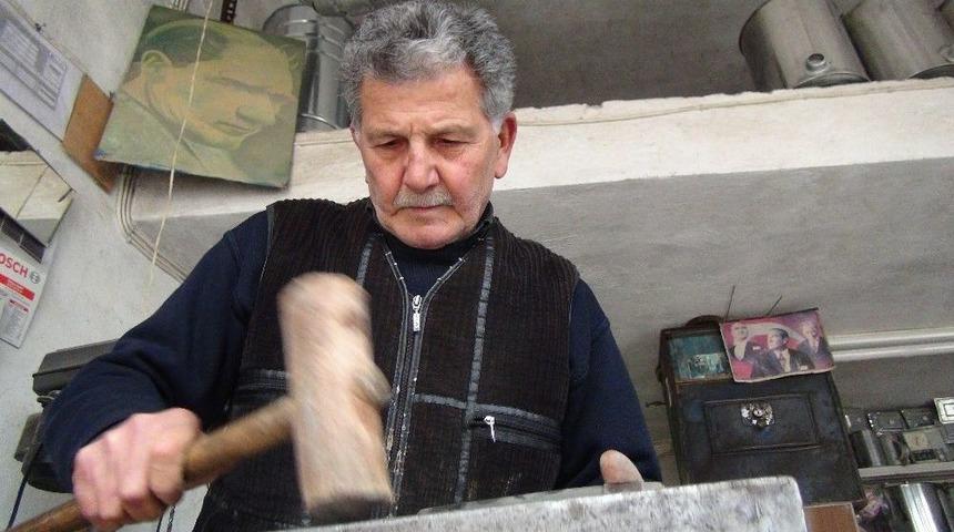 Lakabı &rsquo;tenekeci&rsquo;, Soyadı &rsquo;&ccedil;anak&ccedil;ı&rsquo;