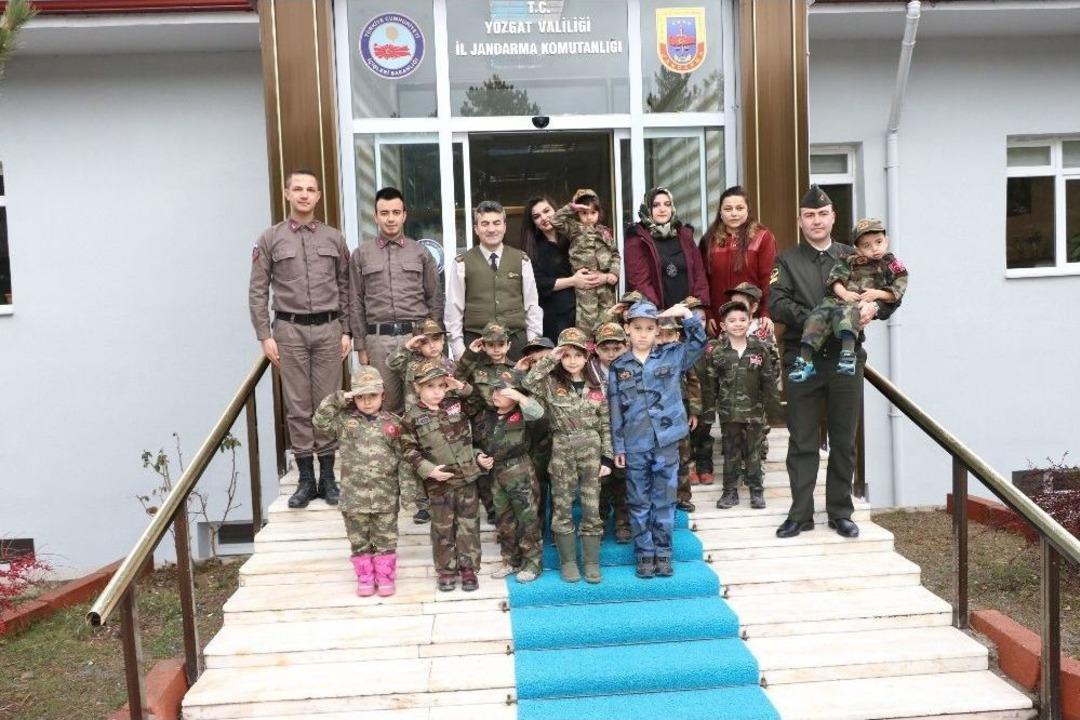 Minik Kalplerden Afrin&rsquo;deki Askerlere Hediye