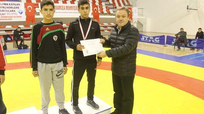 Ağrı&rsquo;da Gen&ccedil;ler G&uuml;reş M&uuml;sabakaları Sona Erdi