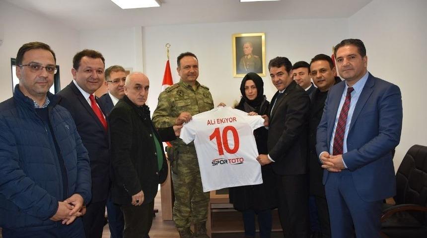 Thf Mehmet&ccedil;iğe Destek İ&ccedil;in Sınırda