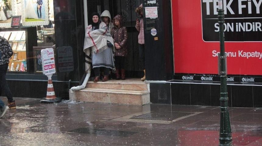 Eskişehir De Yağmur Hayatı Olumsuz Etkiledi
