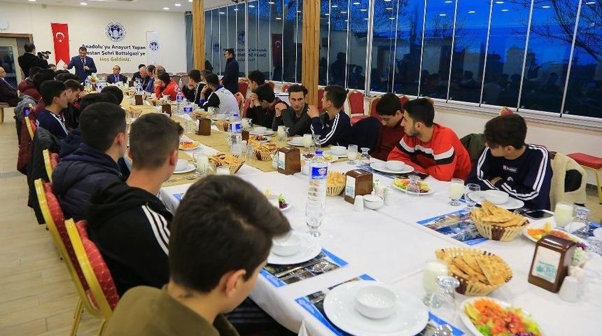 Başkan G&uuml;rkan Sporcularla Bir Araya Geldi