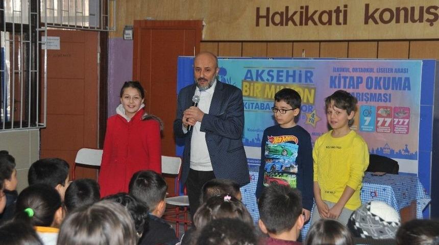 Yazar &Ccedil;etin, &Ouml;ğrencilere Başarının Anahtarını Anlattı