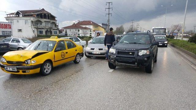 Düzce’de Zincirleme Trafik Kazası Meydana Geldi