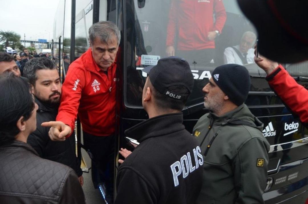 Şenol G&uuml;neş&rsquo;e Trabzon&rsquo;da Tepki: "trabzon&rsquo;u Sattın"