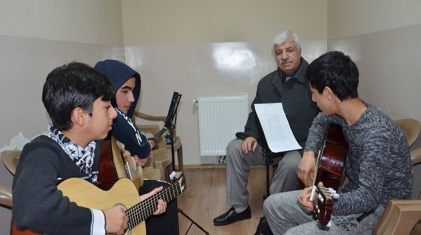 Enstr&uuml;man Kurslarına Yoğun İlgi