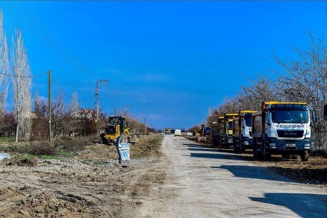 Büyükşehir 6 Metrelik Yolu 22 Metre Genişliğine Çıkarıyor