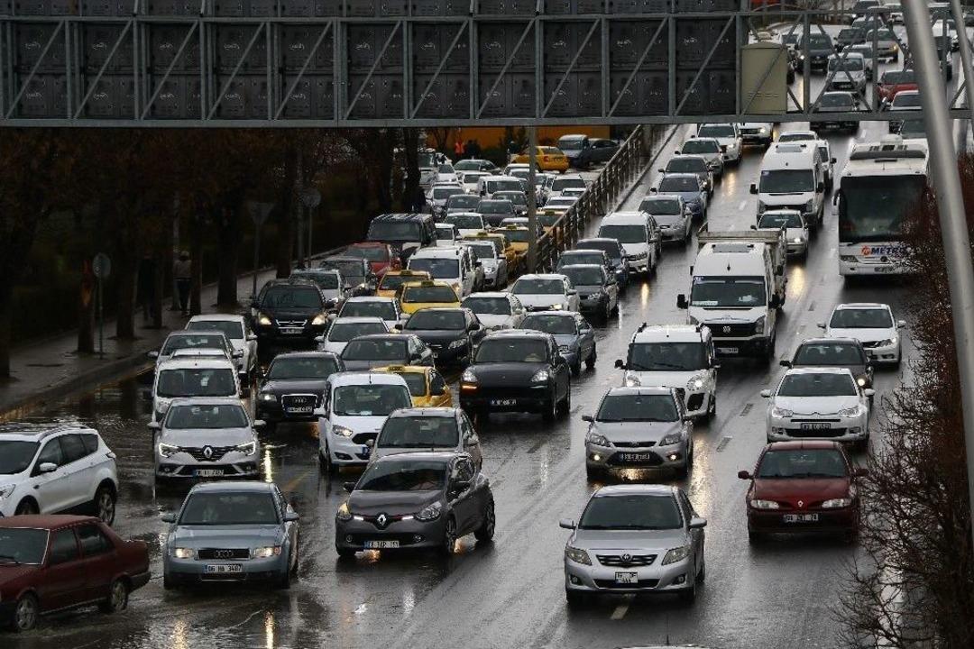 Başkent Mevlana Bulvarı&rsquo;nda Ankamall Trafiği Vatandaşları Bıktırdı