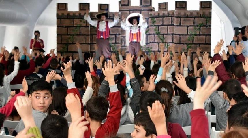 Aliağalı &Ccedil;ocukların Mutlu G&uuml;n&uuml;