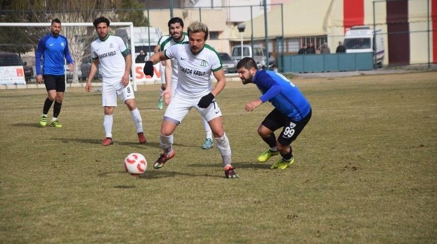 Şuhut Belediye Hisarspor Sahasında 3 Puan Aldı