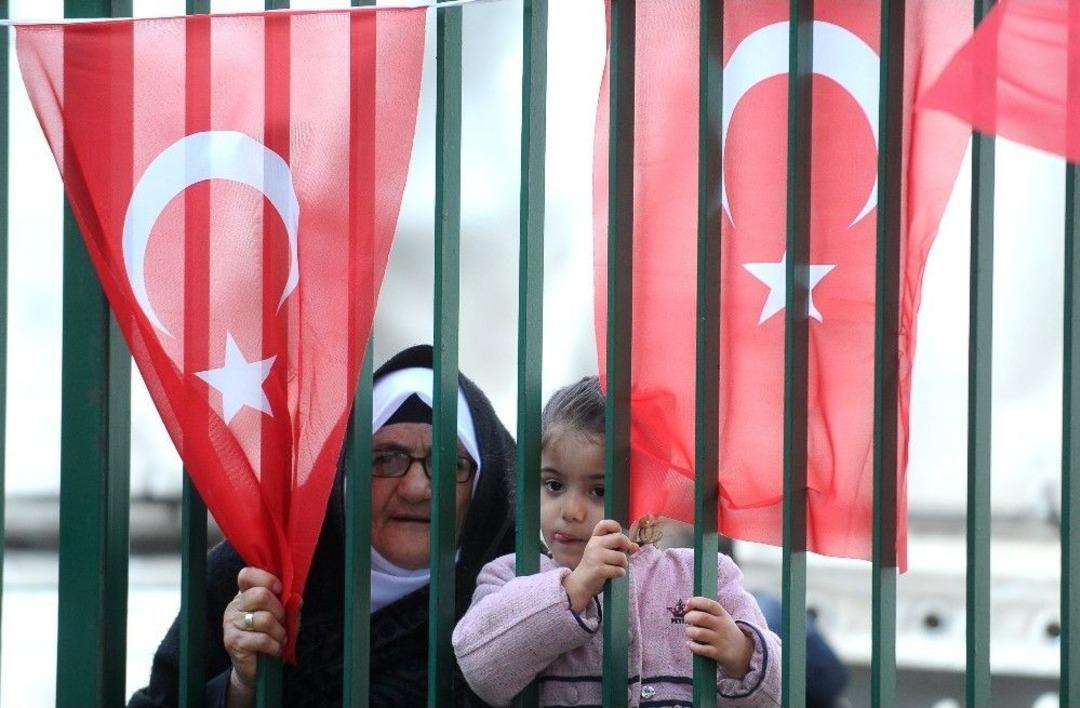 Tır Dolusu Koyunu Afrin&rsquo;e G&ouml;nderdiler