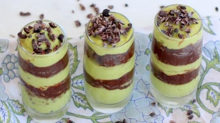 Shot Bardağında Avokadolu Tatlı