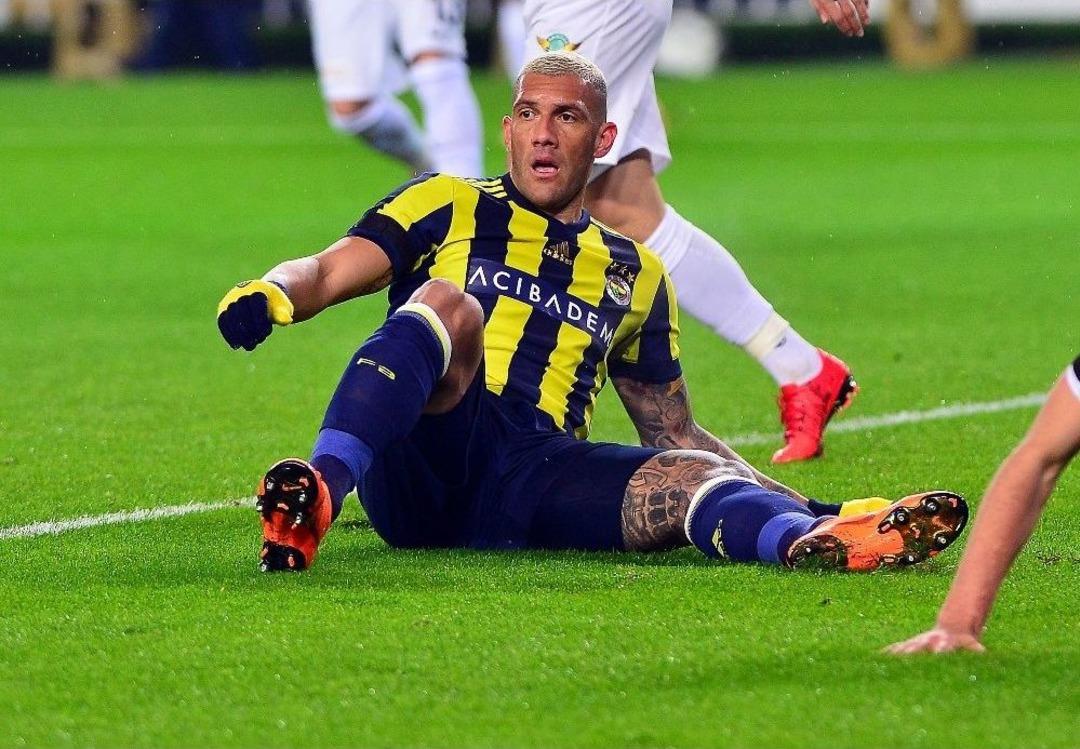 Spor Toto S&uuml;per Lig: Fenerbah&ccedil;e: - Teleset Mobilya Akhisarspor: 2 (ilk Yarı)