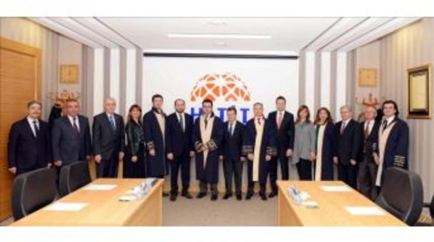 Rekt&ouml;r Alkan Unvanda Y&uuml;kselen Akademik Personel C&uuml;bbe Giydirdi