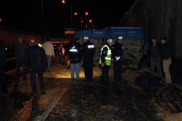 Eskişehir’de Tır, Buğday Yüklü Traktöre Çarptı: 1 Ölü