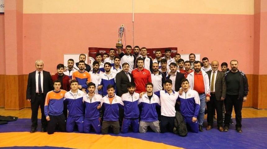 U23 T&uuml;rkiye Şampiyonası&rsquo;nda Kayseri Şekerspor G&uuml;reş Takımı 3. Oldu