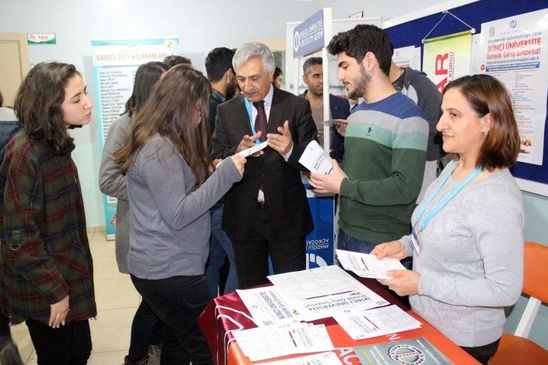 Van&rsquo;da &lsquo;sınavsız İkinci &Uuml;niversite&rsquo; Tanıtımı