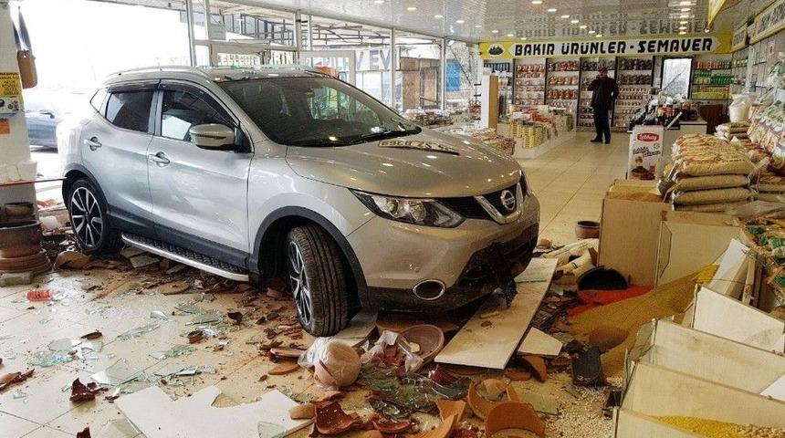 Park Etmek İsterken D&uuml;kkana Daldı