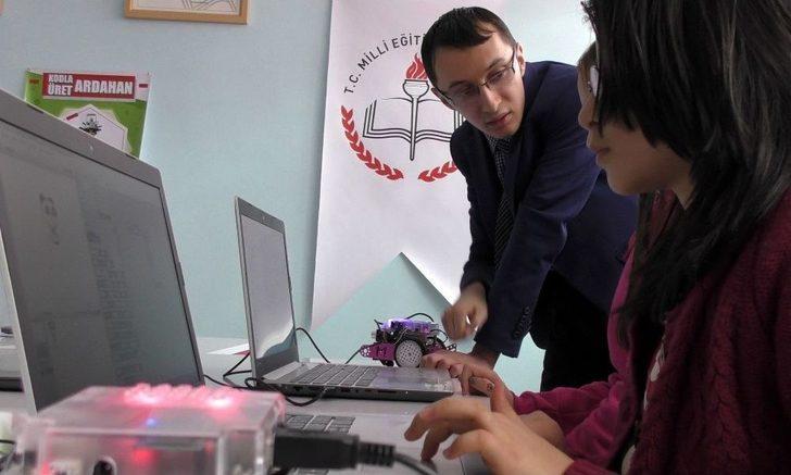 Ardahan’da Çocuklara "robotik Kodlama" Eğitimi G2
