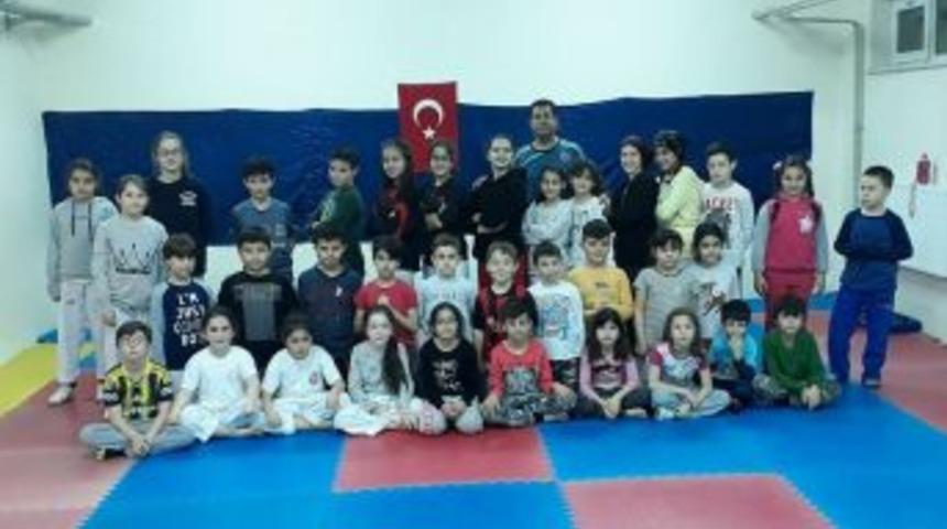 Şehit Yal&ccedil;ın Baykuş İlk&ouml;ğretim Okulu&rsquo;nda Tekvando &Ccedil;alışmaları