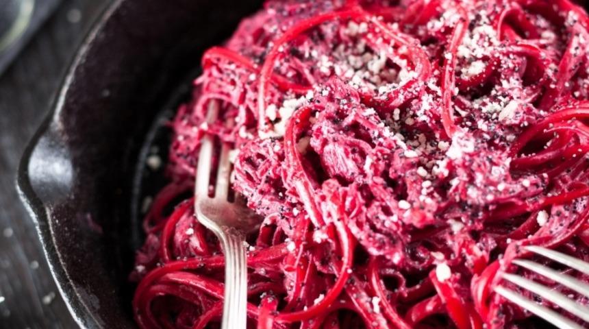 Ev Yapımı Pancarlı Makarna