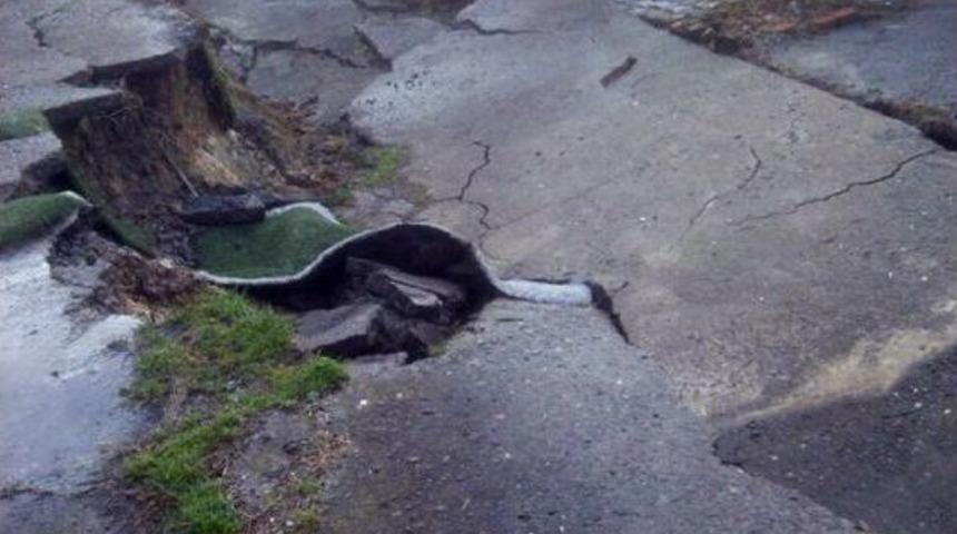 Sağanak Yağışlar Sonrası Gebe K&ouml;y&uuml; İlkokulu&rsquo;nun Betonu &Ccedil;&ouml;kt&uuml;