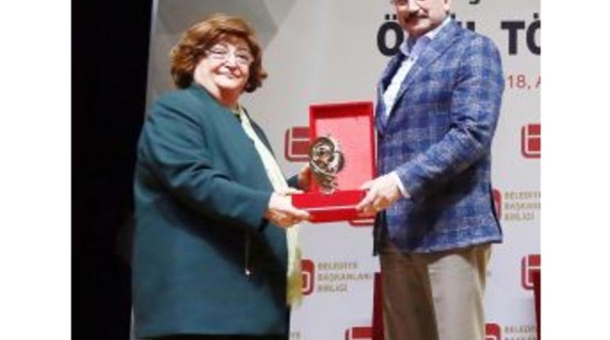 Belediye Başkanları Birliği&rsquo;nden Başkan Ak&rsquo;a &Ouml;d&uuml;l