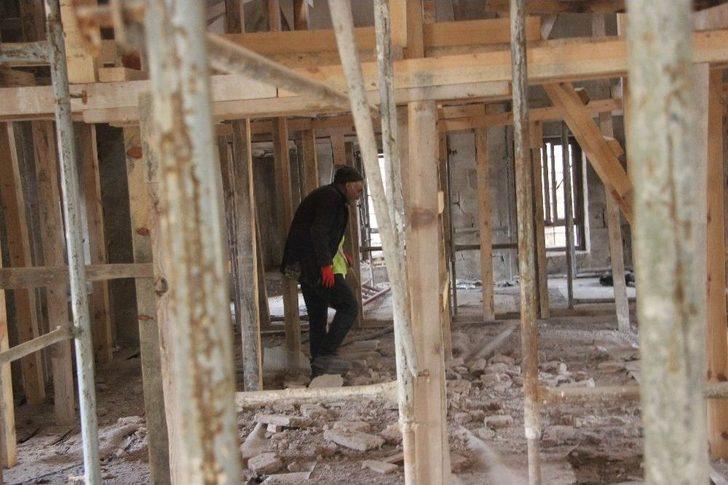 Roketin İsabet Ettiği Çalık Camii’de Restorasyon Başladı G4