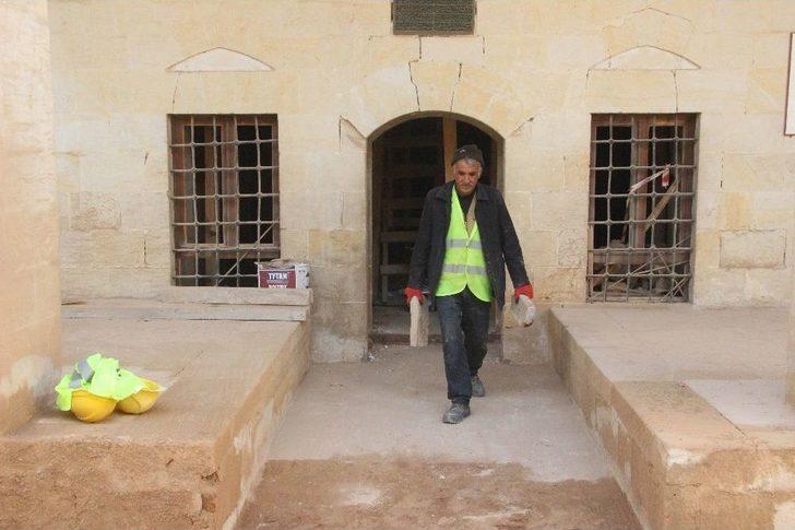 Roketin İsabet Ettiği Çalık Camii’de Restorasyon Başladı G5