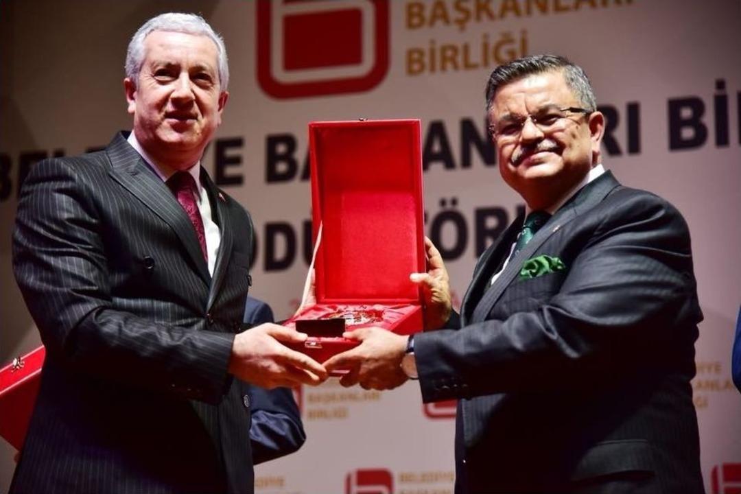 Marmara&rsquo;nın En Beğenilen Belediye Başkanı Oldu