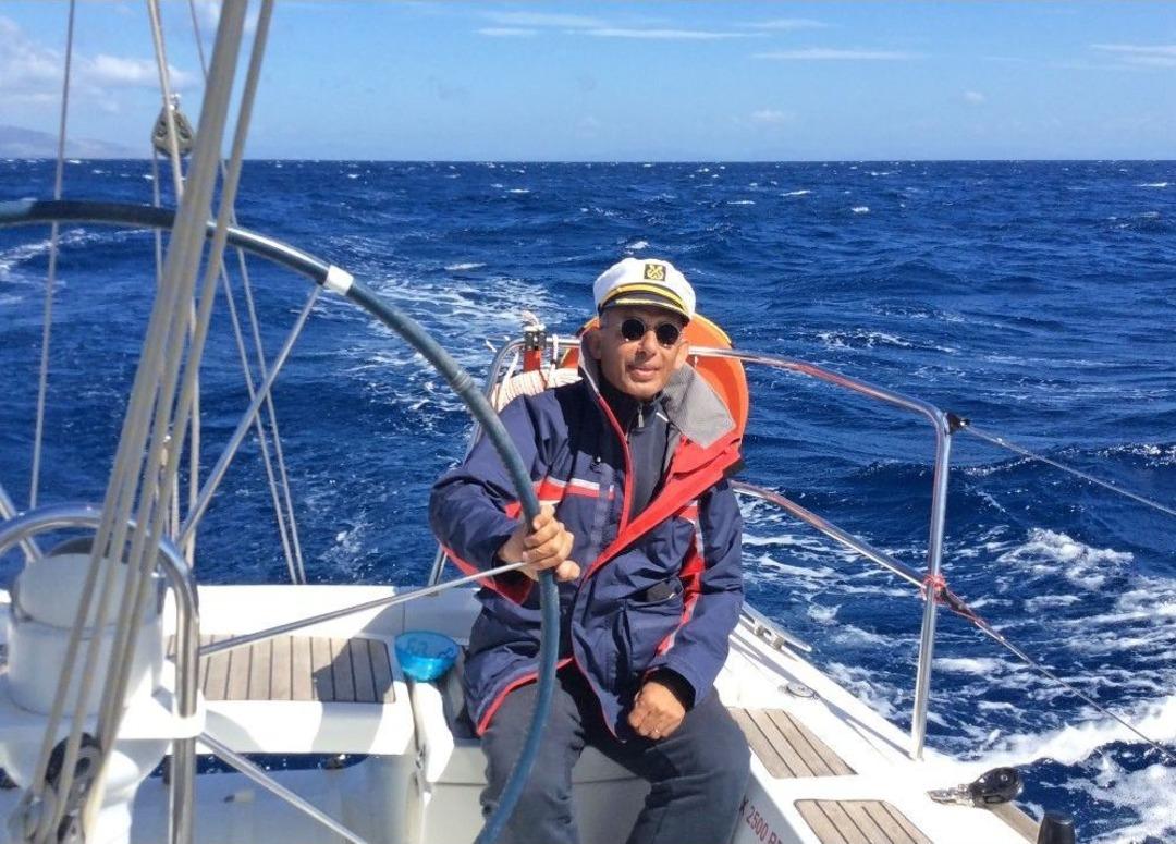 Emekli Olup Tekneyle D&uuml;nya Turuna &Ccedil;ıktı