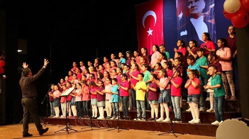 &Ccedil;ocuk Korosu&rsquo;ndan 90&rsquo;lar Nostalji Konseri