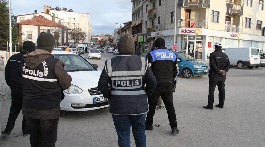 Beyşehir&rsquo;de Kemer Takmayan Ve Cep Telefonuyla Konuşan S&uuml;r&uuml;c&uuml;lere Ceza