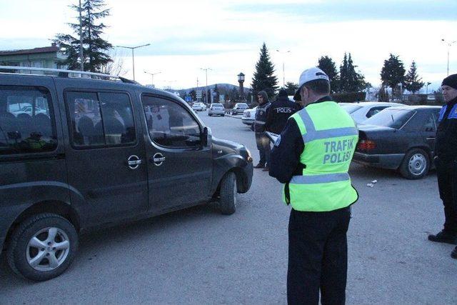 Beyşehir’de Kemer Takmayan Ve Cep Telefonuyla Konuşan Sürücülere Ceza