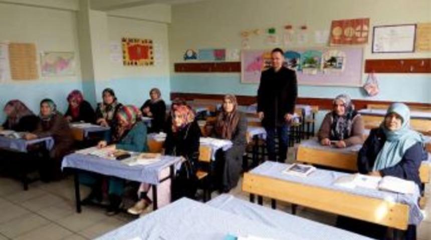 Kahta’da Okuma Yazma Seferberliği Başlatıldı