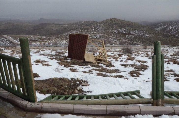 Kocatepe’ye Konulan Kamelyalar Bu Hale Geldi G4