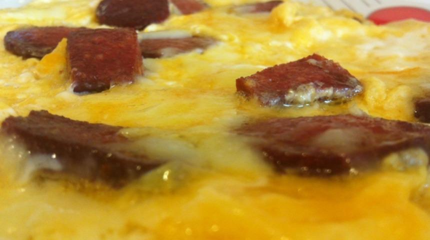 Fırında Sucuklu Kaşarlı Omlet 