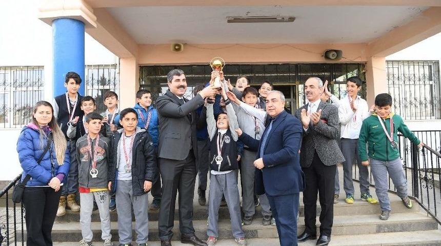 Başkan Asya, Öğrencilerin Sevincine Ortak Oldu