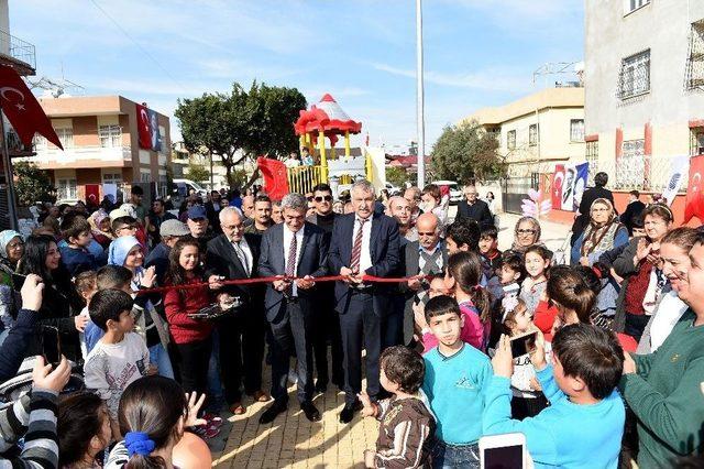 Seyhan Belediyesi’nden Bahçelievler’e Çocuk Parkı