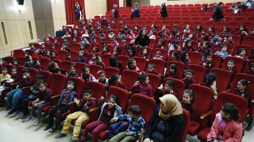 Minik &Ouml;ğrenciler Tiyatroyla Tanıştı