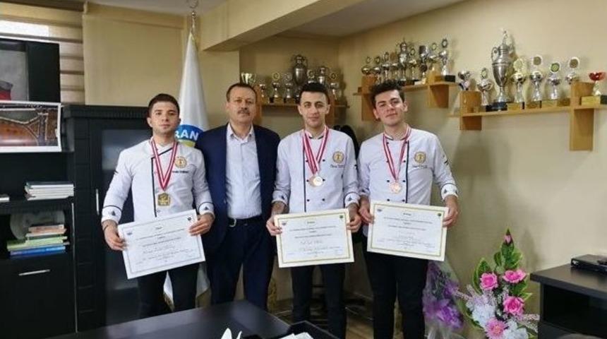 Hr&uuml; Aş&ccedil;ıları Altı Madalya Birden Kazandı