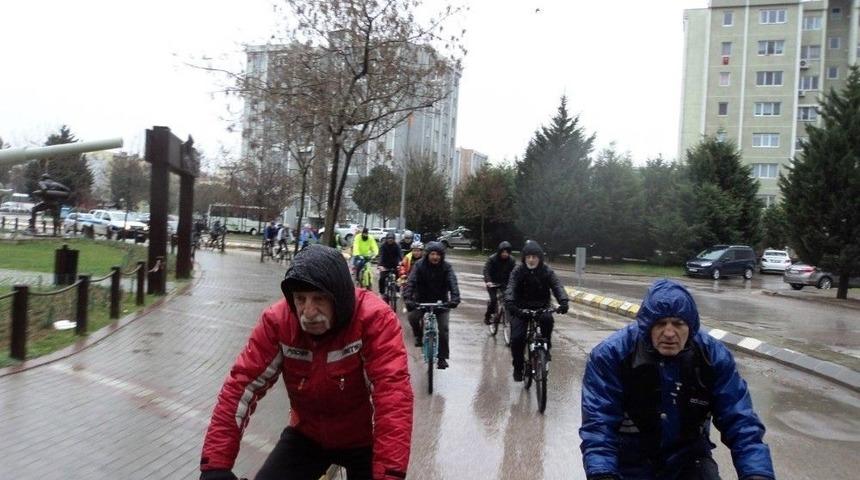 İzmit&rsquo;te Pedallar, Yeşilay Haftası İ&ccedil;in &Ccedil;evrildi