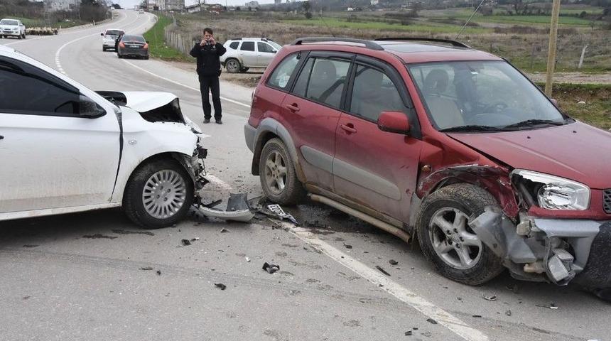 Sinop&rsquo;ta Trafik Kazası: 2 Yaralı