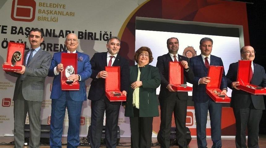 Başkan Tuna, En Beğenilen Belediye Başkanı