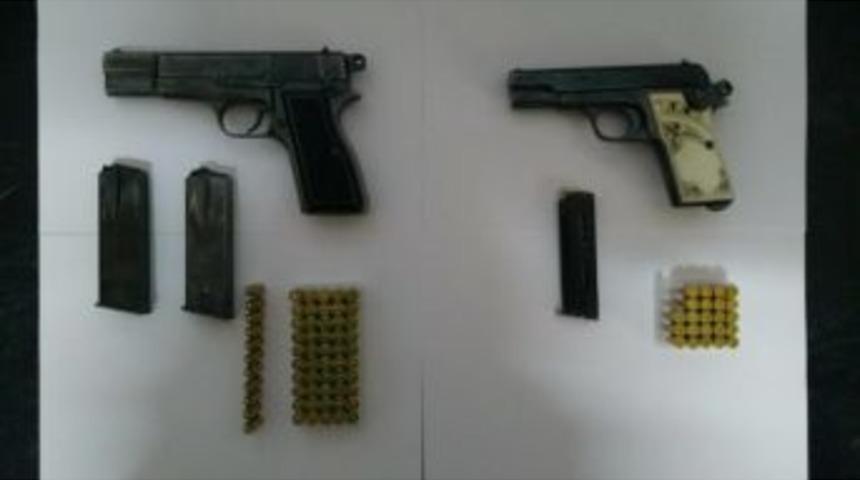 Jandarmanın Şüphelendiği Şahıslarda Tabancalar Çıktı
