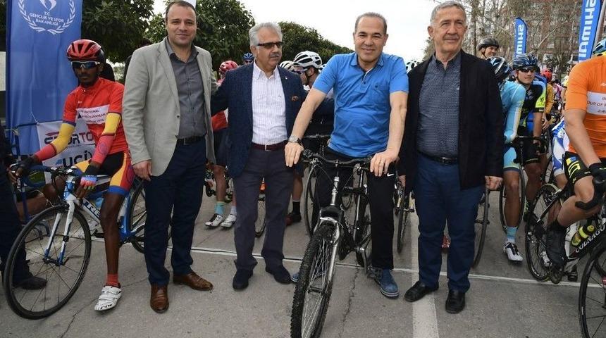 Uluslararası Bisiklet Turu&rsquo;nu Başkan S&ouml;zl&uuml; Başlattı