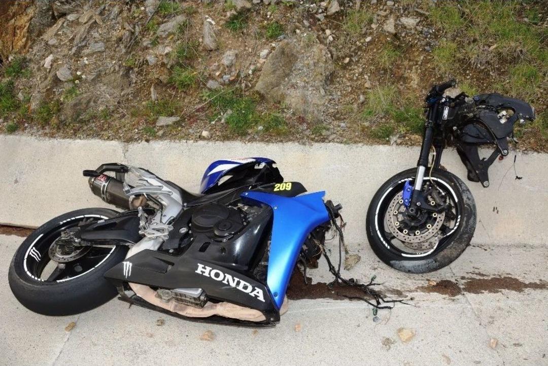 Par&ccedil;alanan Motosikletin S&uuml;r&uuml;c&uuml;s&uuml; G&ouml;renleri Şaşırttı