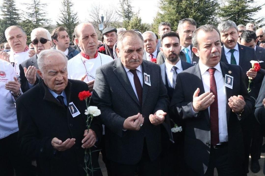 İzzet Baysal &Ouml;l&uuml;m&uuml;n&uuml;n 18&rsquo;inci Yılında Anıldı