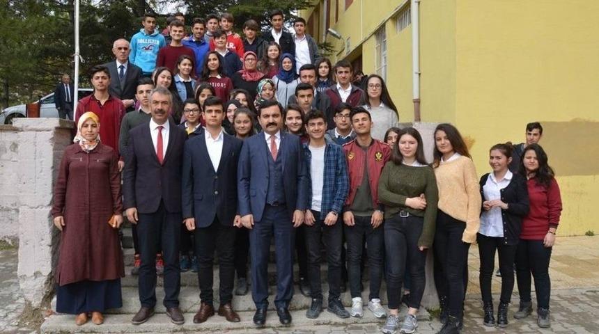 Belediye Başkanı Yaşar Bah&ccedil;eci Gen&ccedil;lerle Buluştu